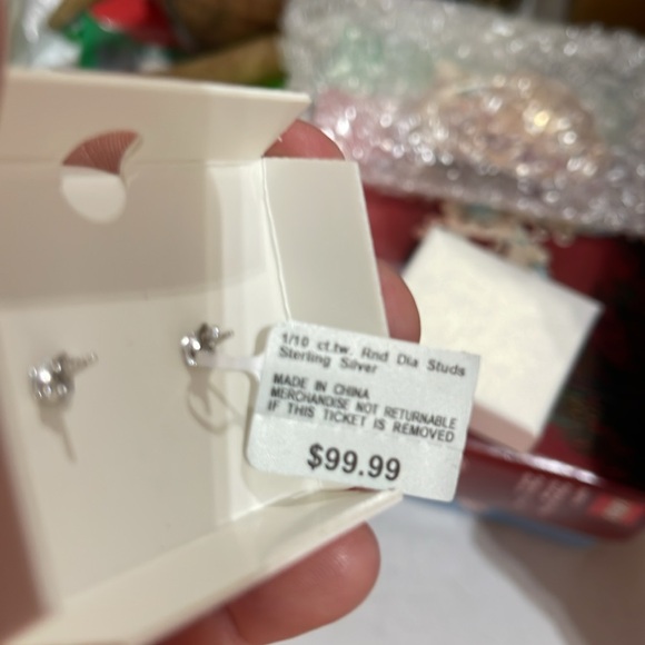 1/10 sterling Silver Stud Diamond Earrings - Picture 3 of 5